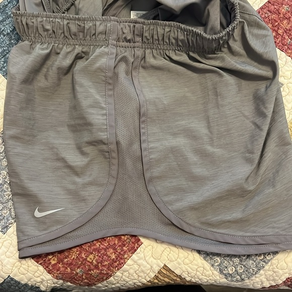 Nike women’s dry fit running shorts - Picture 4 of 4